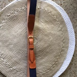 Vineyard Vines  leather belt